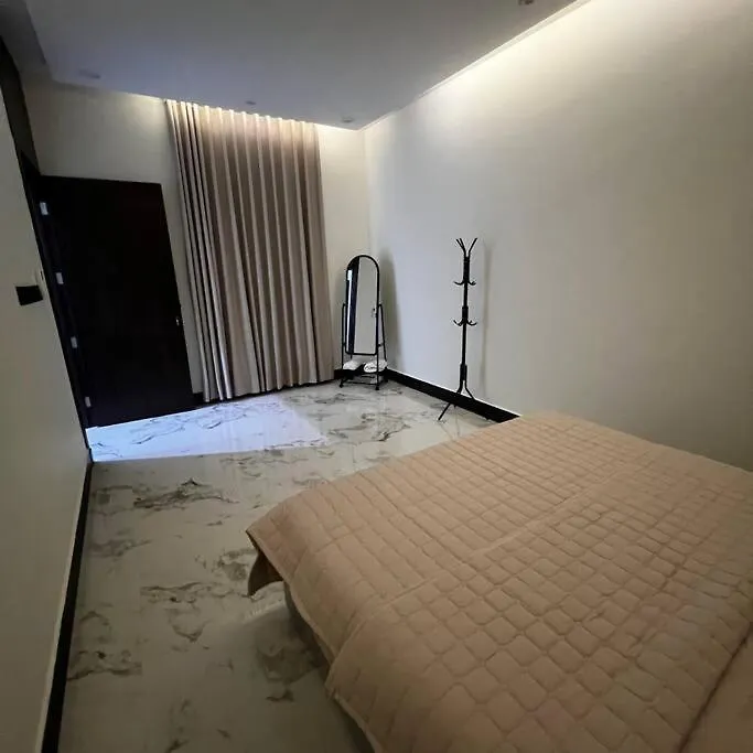 Appartamento شقة فاخرة بغرفة نوم وصالة 10 Luxury Apt Ar Riyad