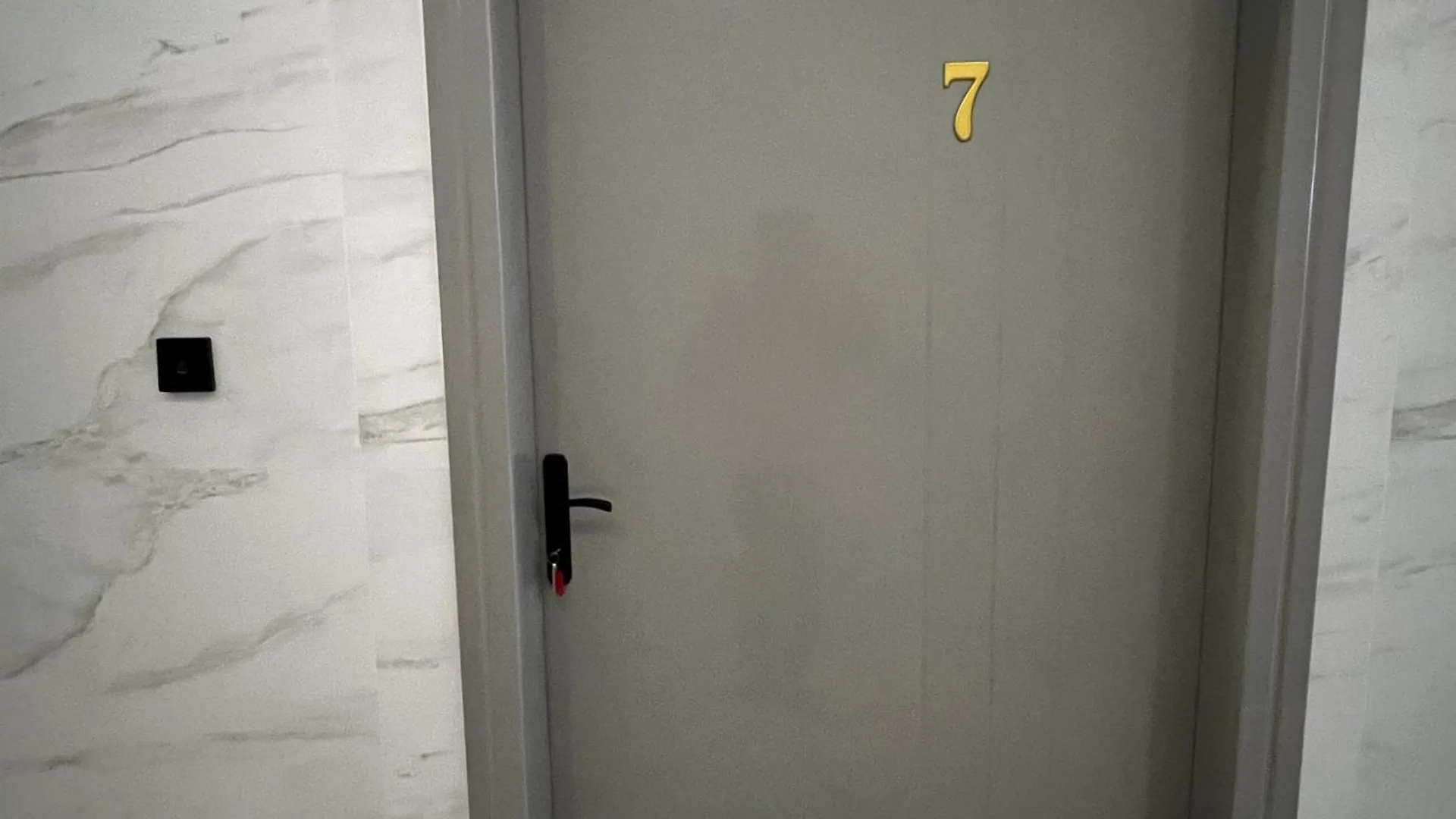 Appartamento شقة فاخرة بغرفة نوم وصالة 10 Luxury Apt Ar Riyad