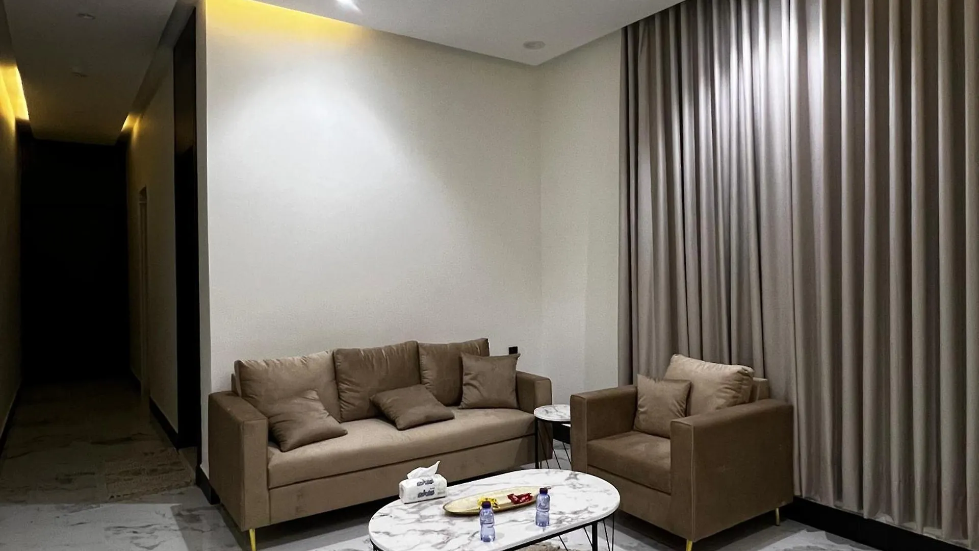 Appartamento شقة فاخرة بغرفة نوم وصالة 10 Luxury Apt Ar Riyad Arabia Saudita