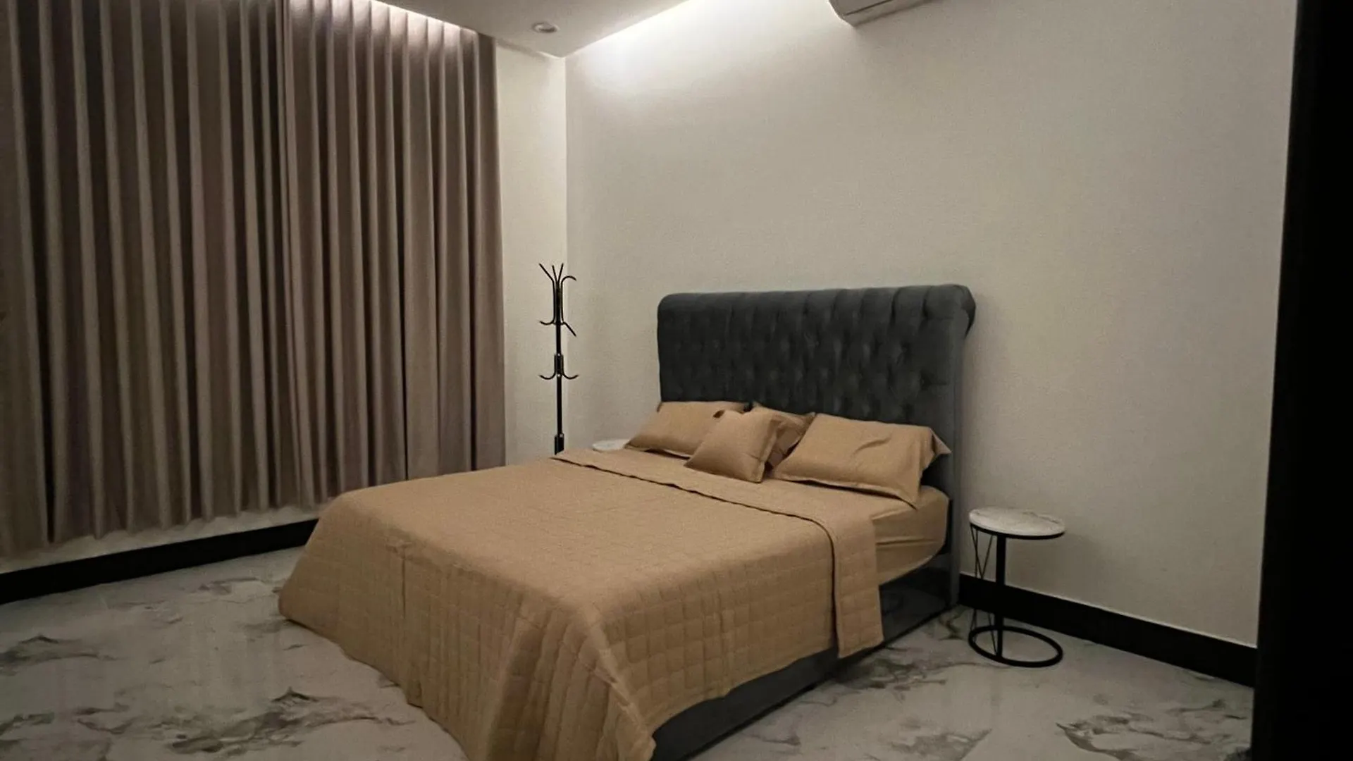 Appartamento شقة فاخرة بغرفة نوم وصالة 10 Luxury Apt Ar Riyad