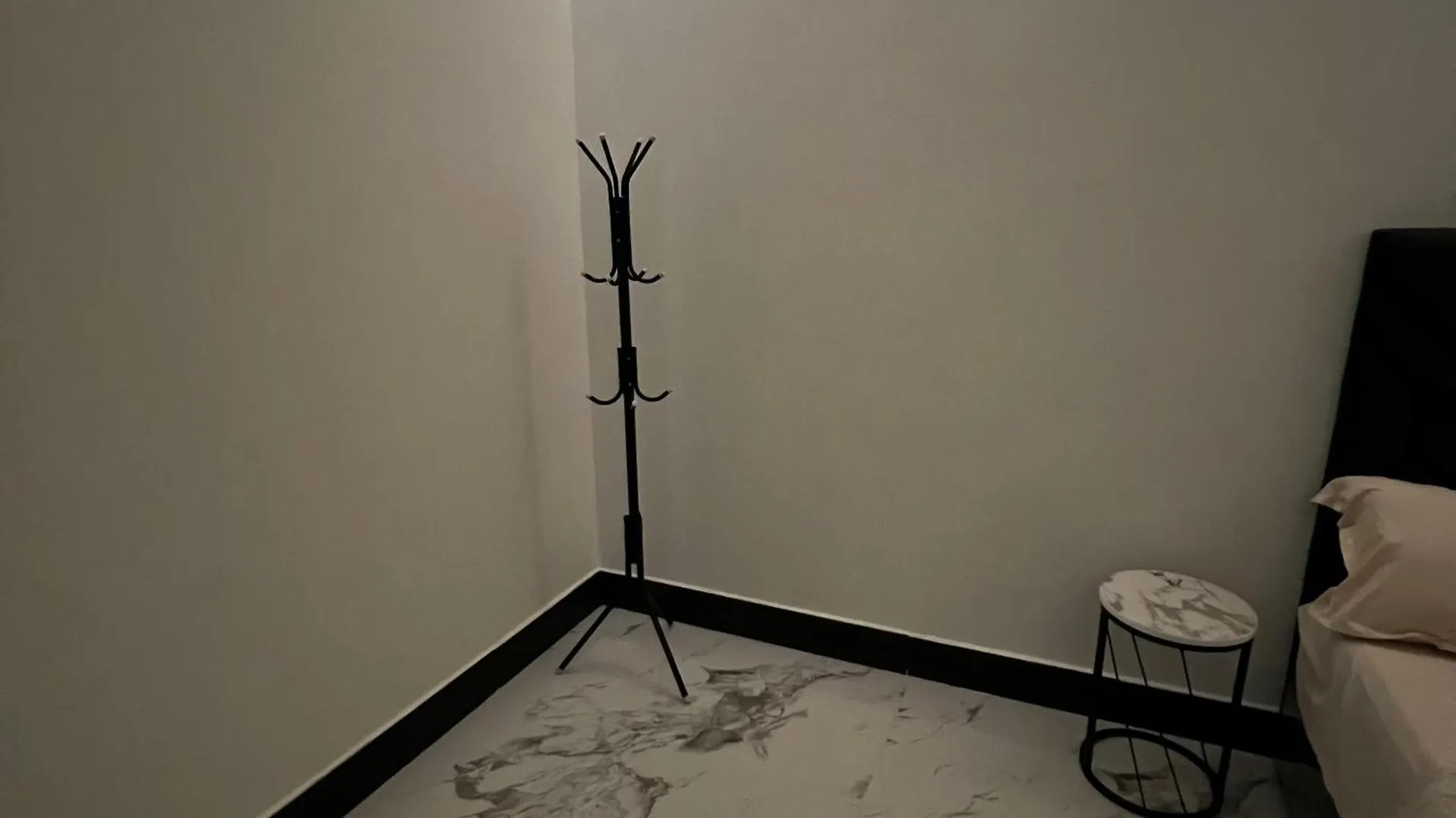 Appartamento شقة فاخرة بغرفة نوم وصالة 10 Luxury Apt Ar Riyad