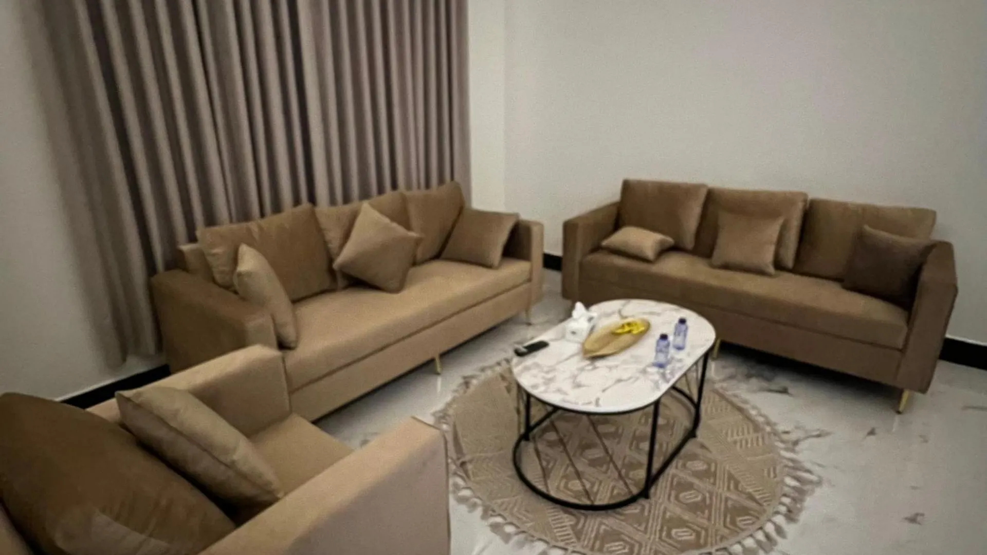 Appartamento شقة فاخرة بغرفة نوم وصالة 10 Luxury Apt Ar Riyad