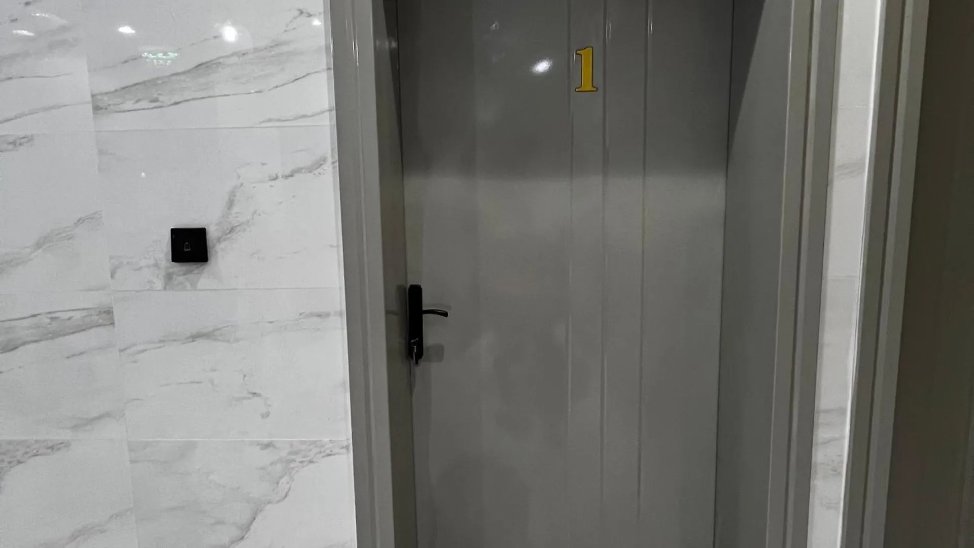 Appartamento شقة فاخرة بغرفة نوم وصالة 10 Luxury Apt Ar Riyad