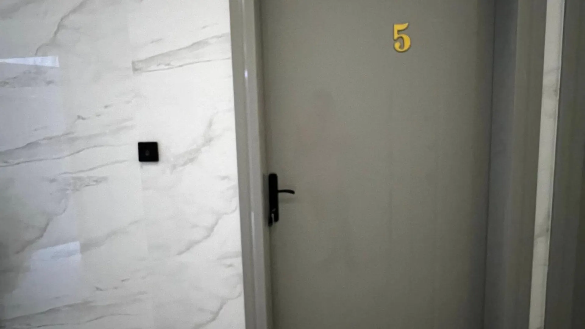 Appartamento شقة فاخرة بغرفة نوم وصالة 10 Luxury Apt Ar Riyad