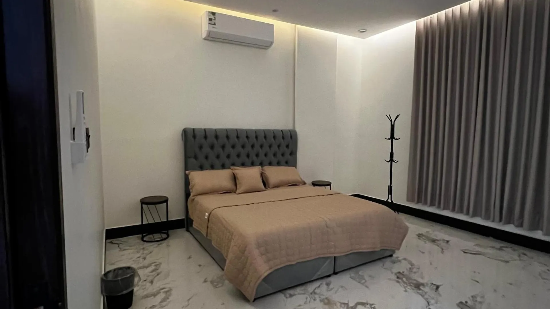 Appartamento شقة فاخرة بغرفة نوم وصالة 10 Luxury Apt Ar Riyad