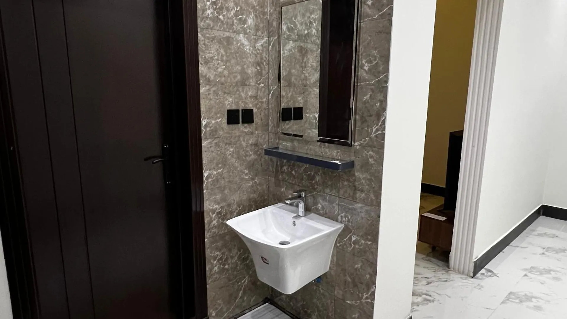 Appartamento شقة فاخرة بغرفة نوم وصالة 10 Luxury Apt Ar Riyad