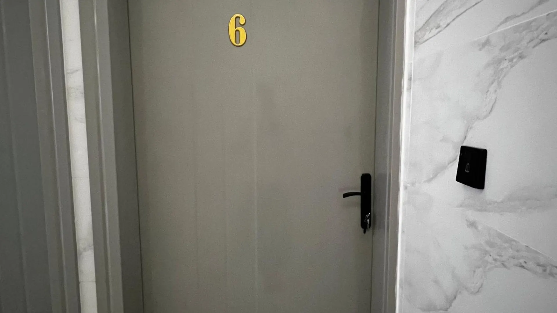 Appartamento شقة فاخرة بغرفة نوم وصالة 10 Luxury Apt Ar Riyad