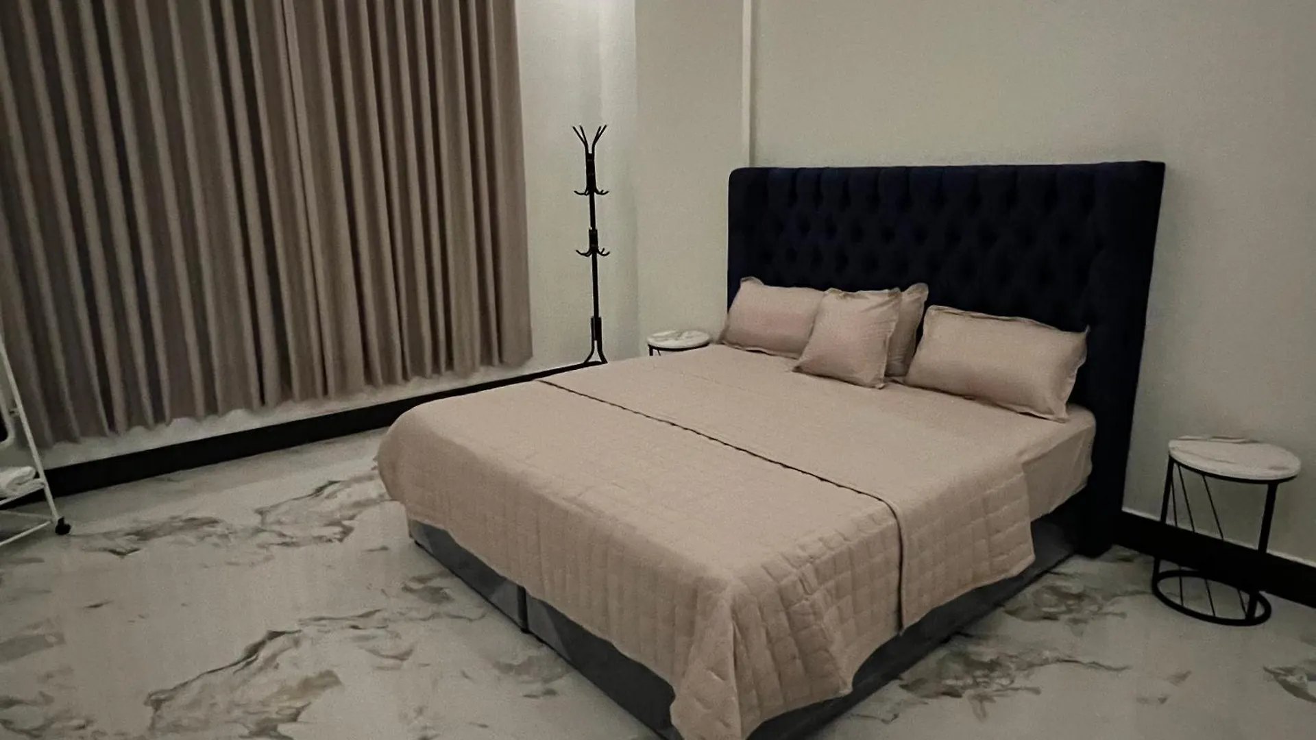 Appartamento شقة فاخرة بغرفة نوم وصالة 10 Luxury Apt Ar Riyad