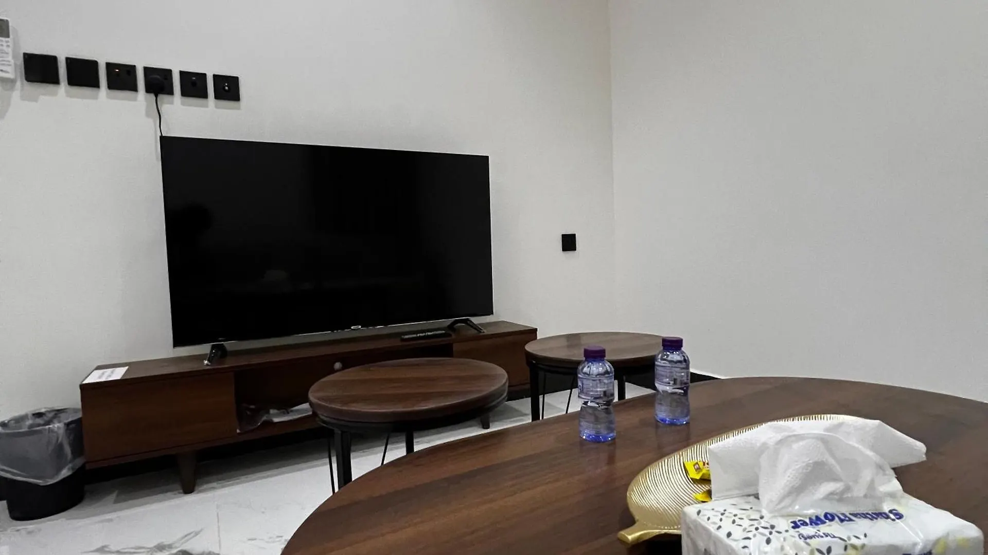 Appartamento شقة فاخرة بغرفة نوم وصالة 10 Luxury Apt Ar Riyad