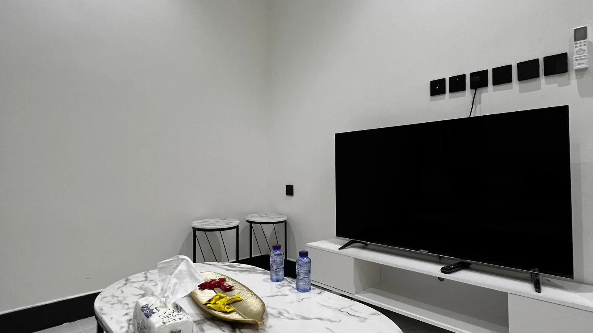 Appartamento شقة فاخرة بغرفة نوم وصالة 10 Luxury Apt Ar Riyad