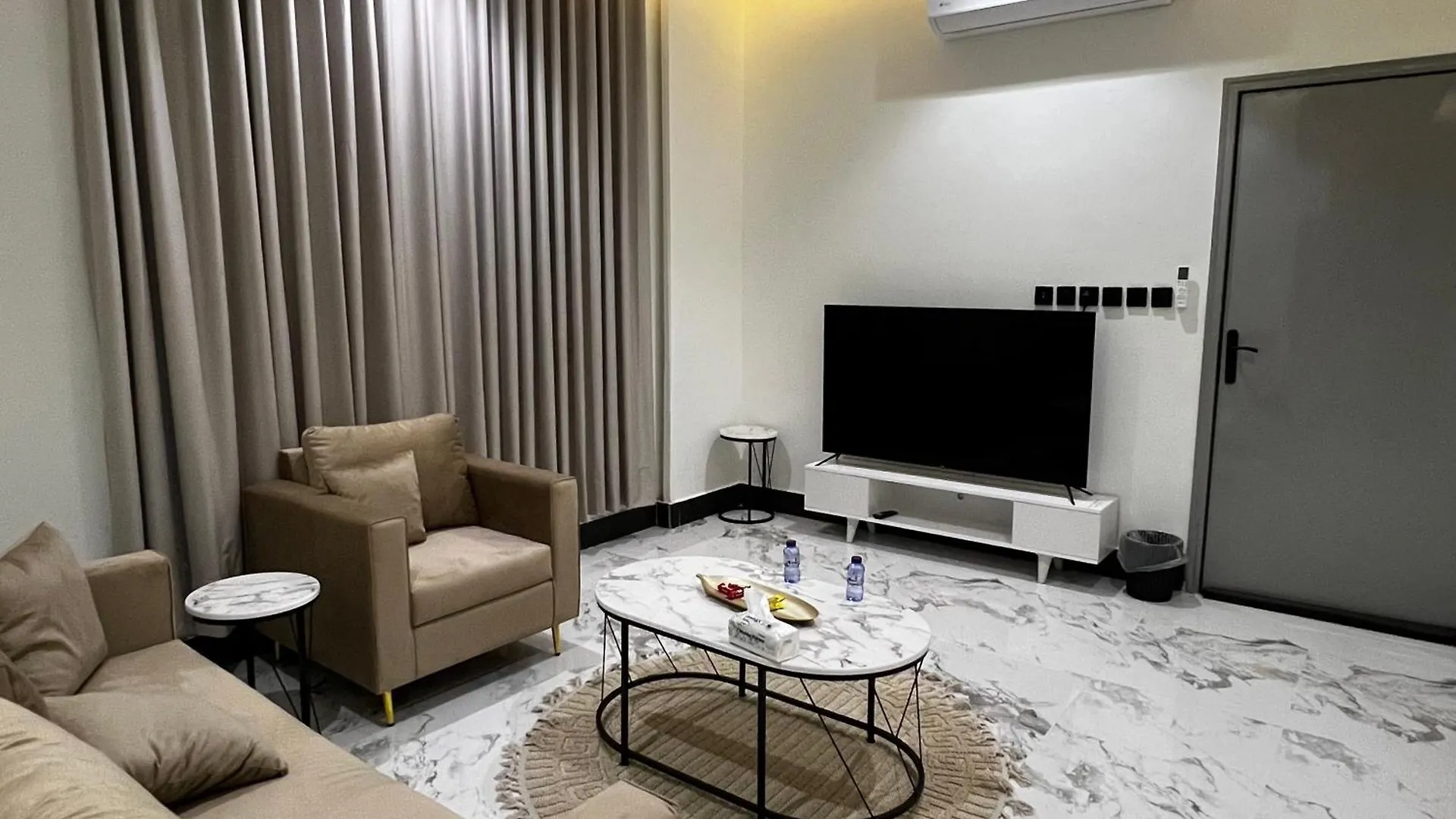 Appartamento شقة فاخرة بغرفة نوم وصالة 10 Luxury Apt Ar Riyad Arabia Saudita