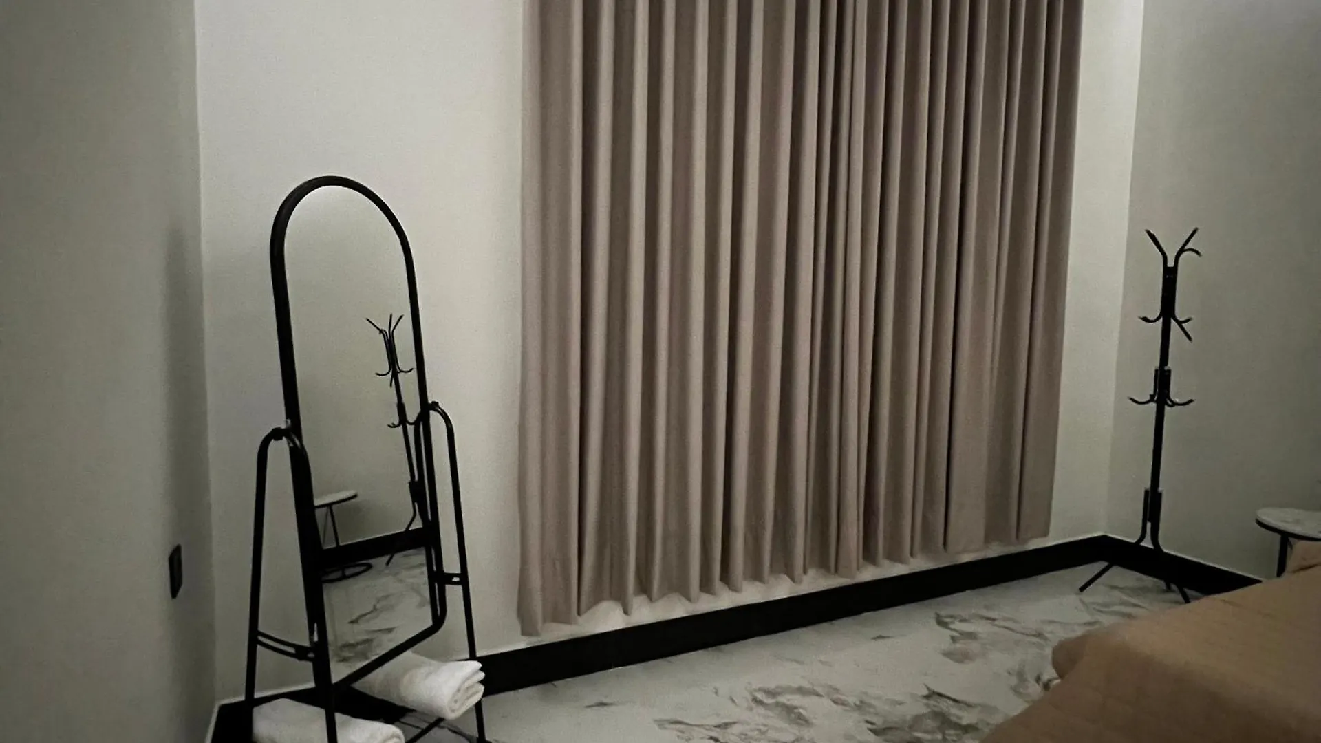 Appartamento شقة فاخرة بغرفة نوم وصالة 10 Luxury Apt Ar Riyad