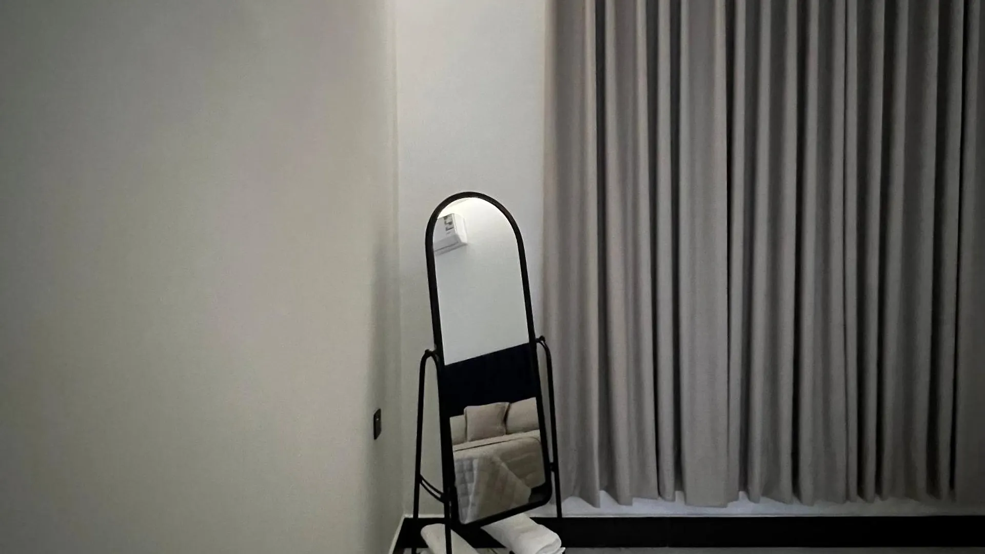 Appartamento شقة فاخرة بغرفة نوم وصالة 10 Luxury Apt Ar Riyad